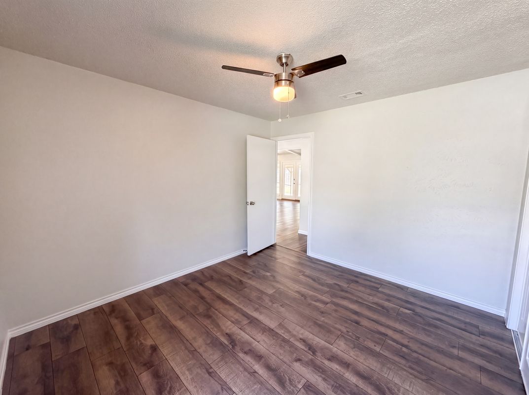 Photo 13 of 25 of 2136 Mountainview Dr, Hurst, TX