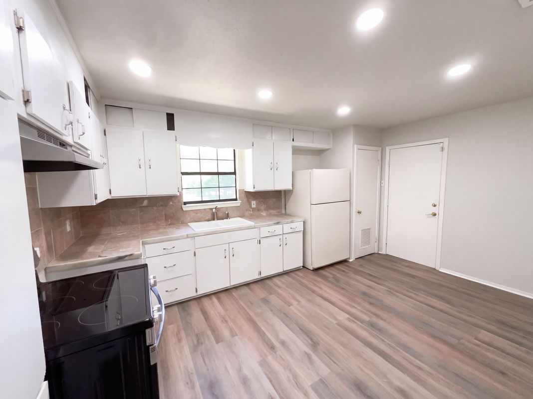Photo 5 of 21 of 222 Colebrook Dr, San Antonio, TX