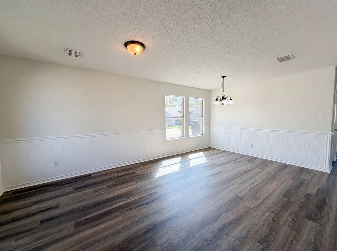 Photo 6 of 30 of 2501 Avalon Creek Way, McKinney, TX