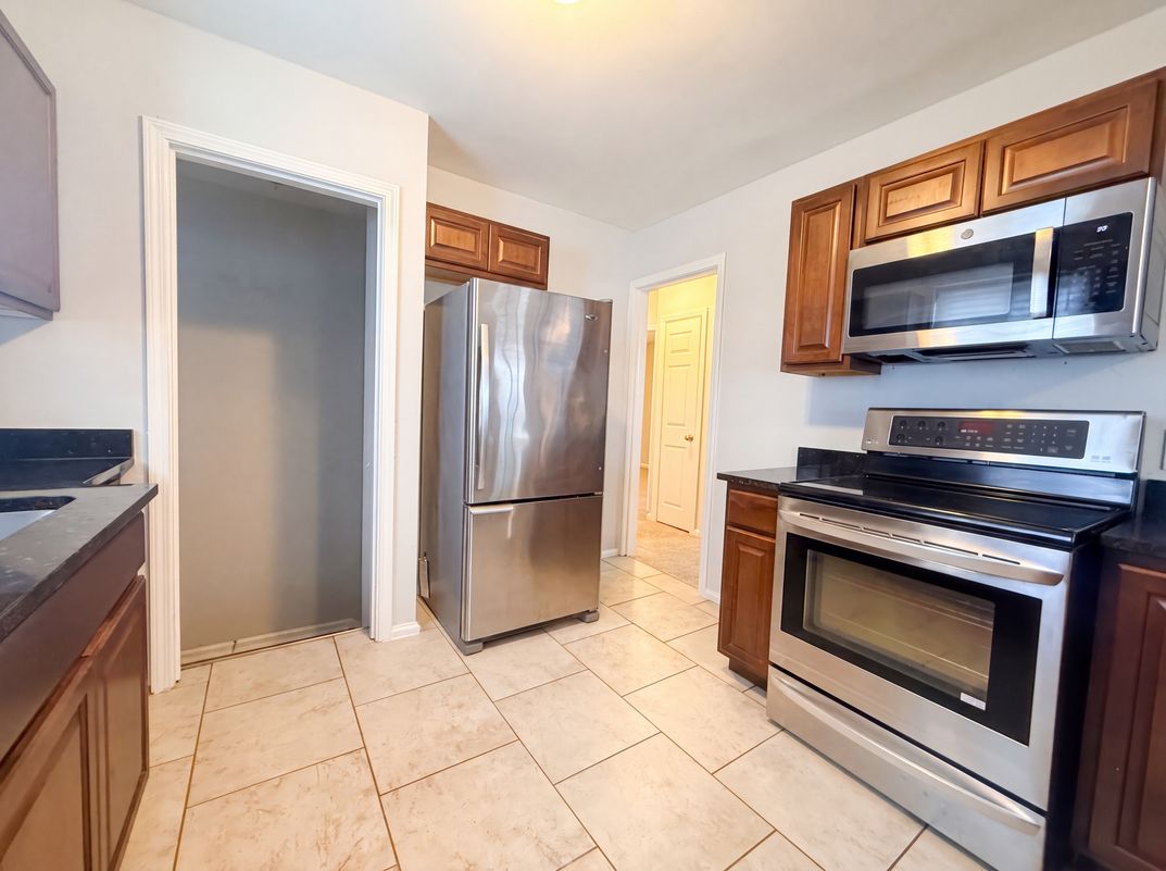 Property photo 2 of 16853 Saint Marys St