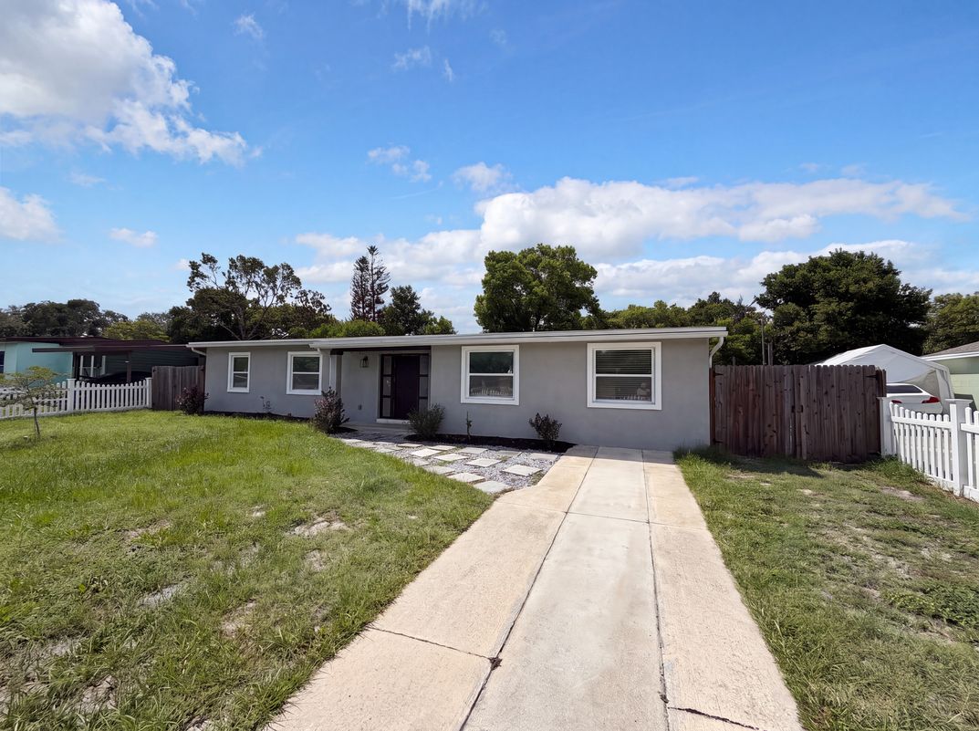 Property photo 1 of 2242 E Dana Dr
