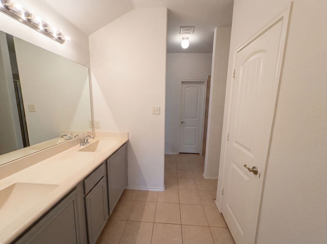 Photo 10 of 24 of 2553 Cumberland Trl, Balch Springs, TX