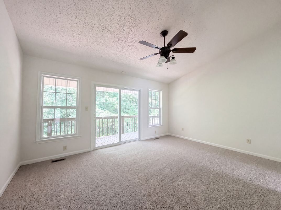 Photo 4 of 17 of 221 Grandview Dr, Statesville, NC