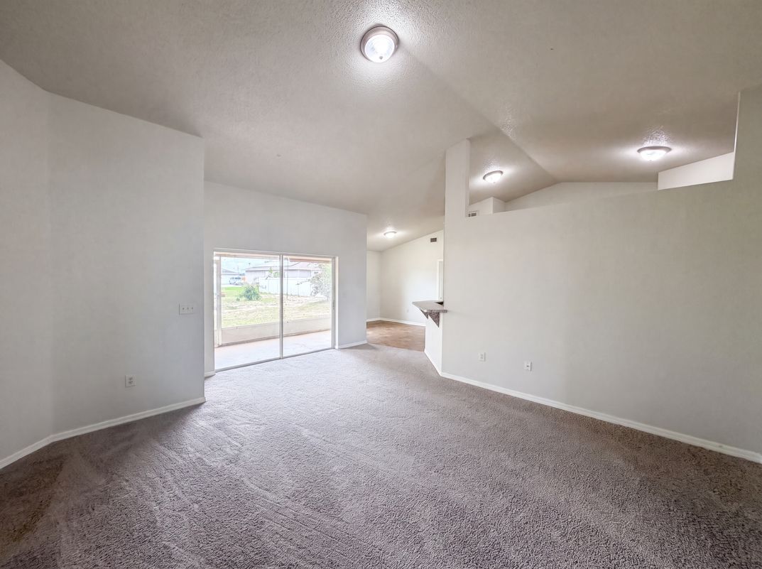 Photo 3 of 19 of 1038 Highland Crest Cir, Lake Wales, FL