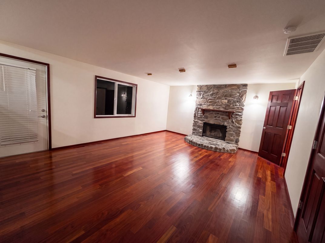 Photo 8 of 26 of 12531 81st Pl NE, Kirkland, WA