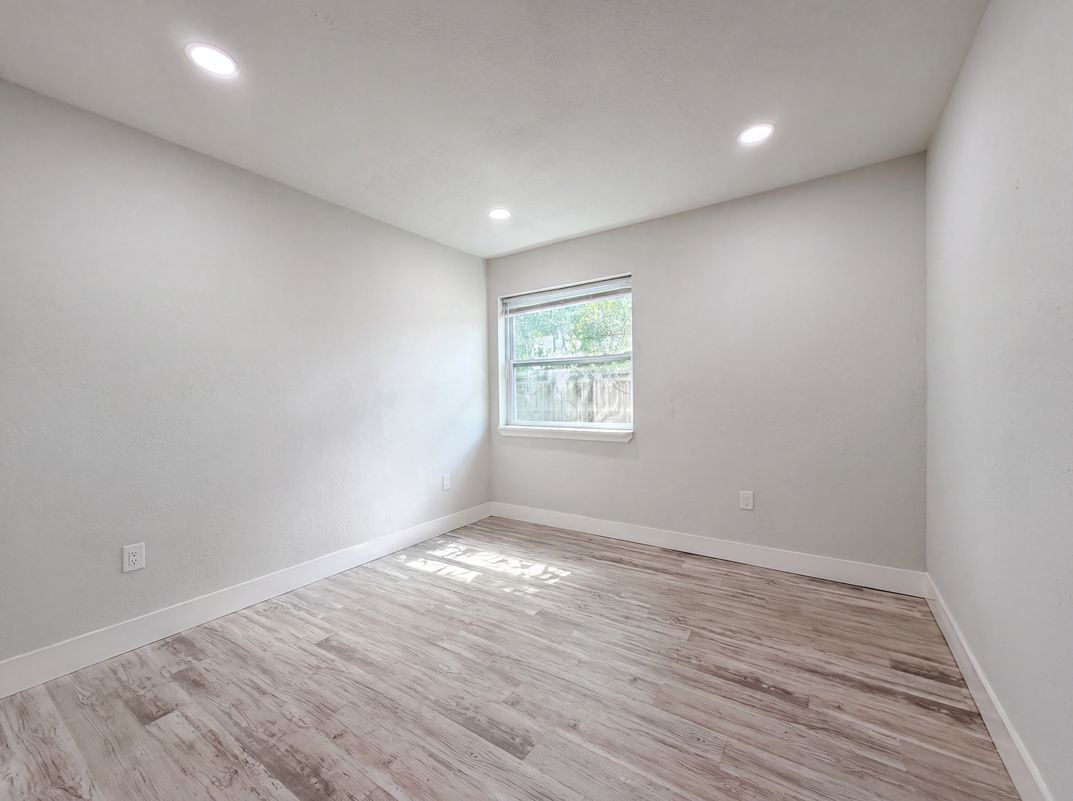 Photo 11 of 23 of 1320 NW 15th St, Homestead, FL