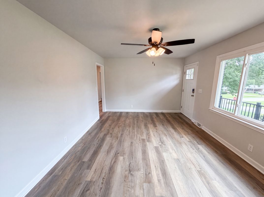 Photo 8 of 21 of 2510 Middleton Dr, Gastonia, NC