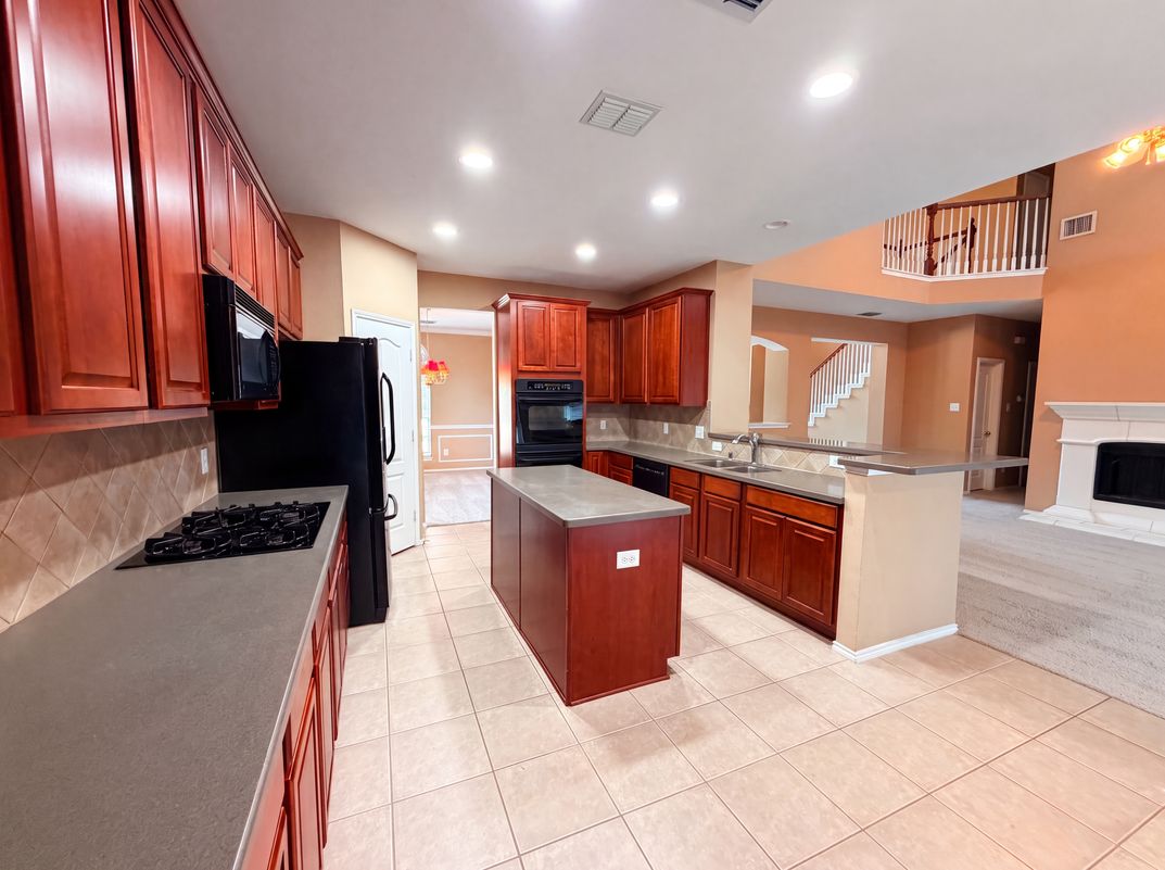 Photo 11 of 22 of 1311 Stanford Dr, Rockwall, TX