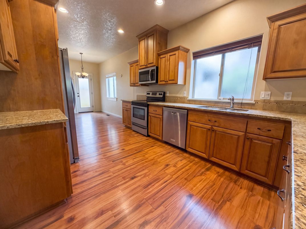 Photo 6 of 19 of 2817 SE Condor Ave, Gresham, OR