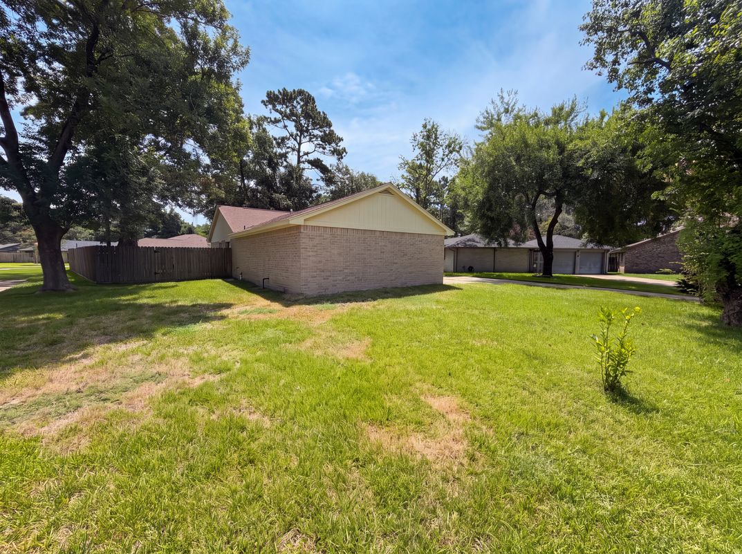 Photo 5 of 19 of 17014 Fid Ct, Crosby, TX