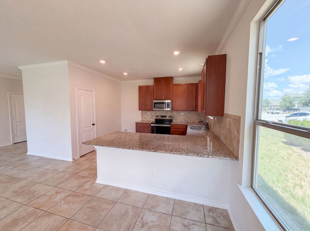Photo 7 of 21 of 2100 Brandywine Dr, New Braunfels, TX