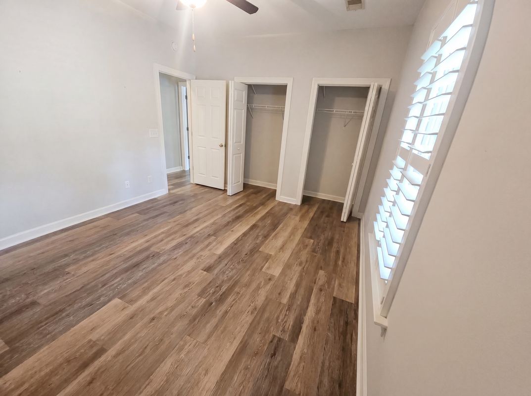 Photo 11 of 17 of 906 W Marymont Ln, Charleston, SC