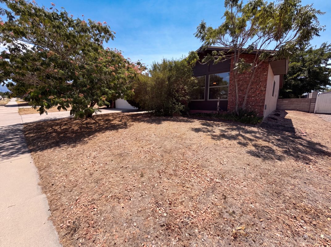 Photo 18 of 22 of 6908 Welton Dr NE, Albuquerque, NM