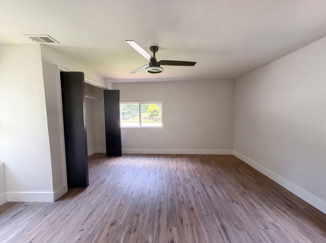 Photo 7 of 26 of 470 Oak Dr, Atlanta, GA
