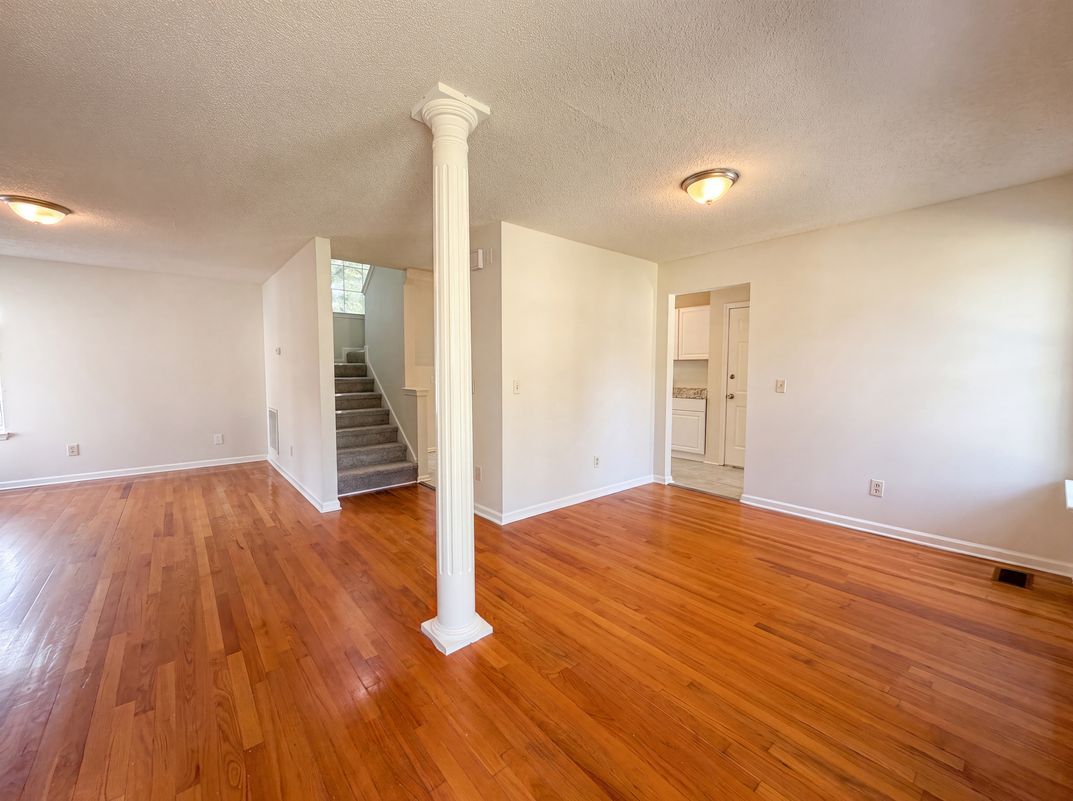 Photo 6 of 29 of 303 Bradford Ln, Columbia, SC