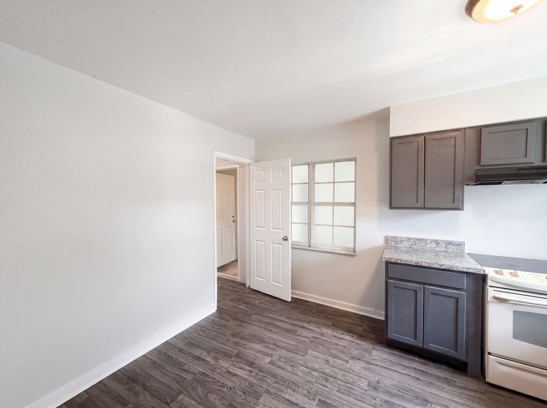 Photo 6 of 18 of 1100 Carefree Cove Dr, Winter Haven, FL