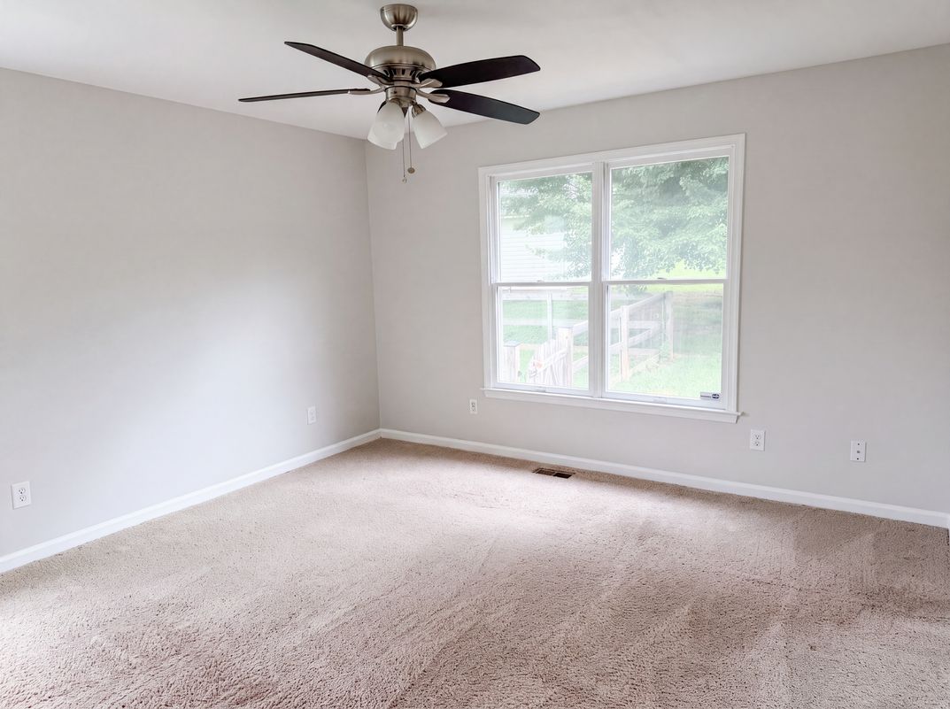 Photo 12 of 22 of 8749 Christopher Ln, Warrenton, VA