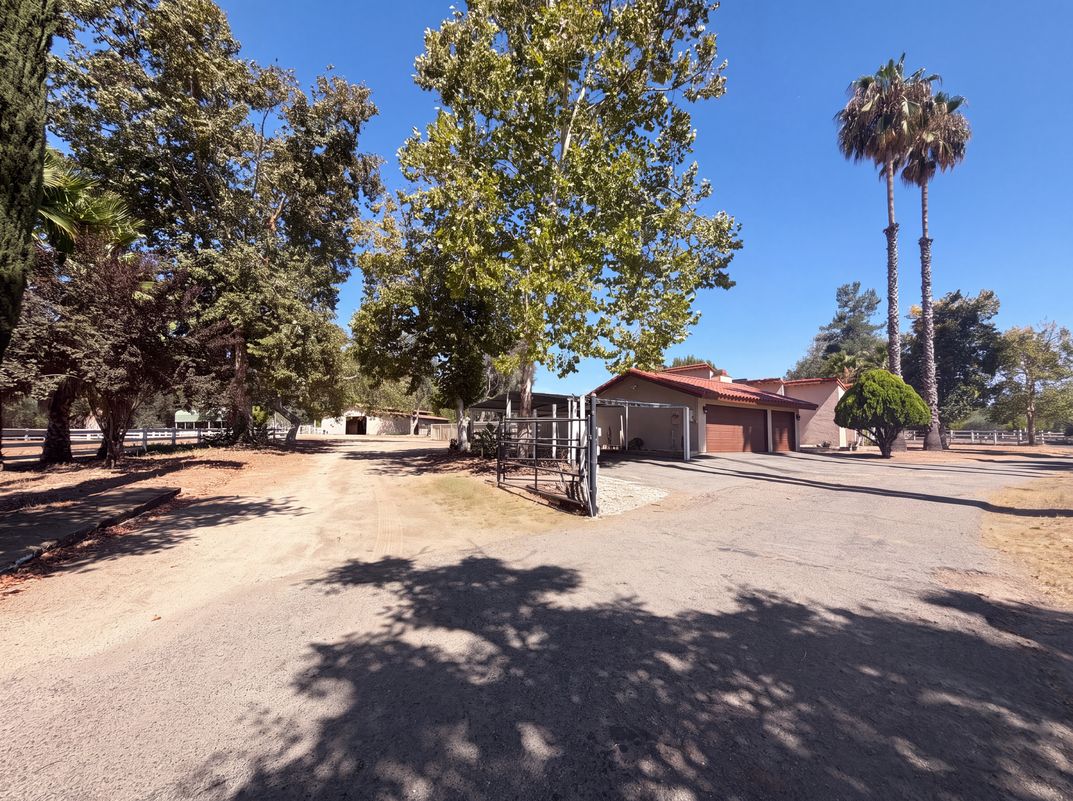 Photo 31 of 40 of 15408 Glentree Rd, Valley Center, CA