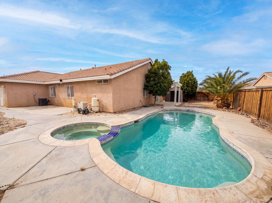 Photo 22 of 27 of 18792 Dogwood Ct, Adelanto, CA
