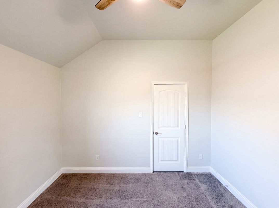 Photo 14 of 20 of 1530 Woodmere Dr, Krum, TX