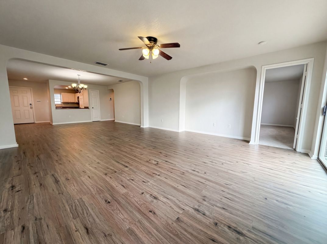 Photo 8 of 17 of 5708 Maxfli Dr, Schertz, TX