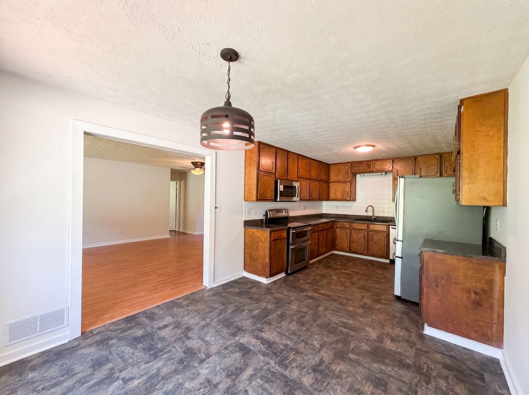 Photo 7 of 27 of 104 Belair Ln, Stockbridge, GA