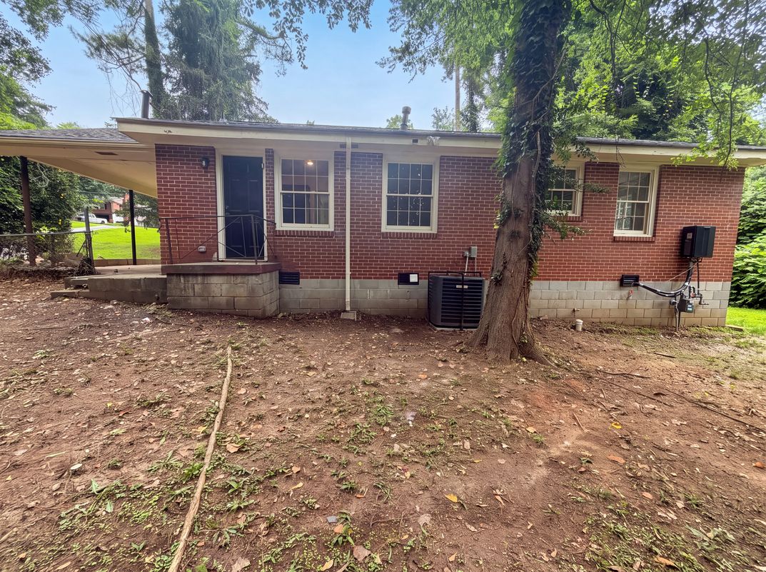 Photo 5 of 18 of 856 Glenway Dr, Atlanta, GA