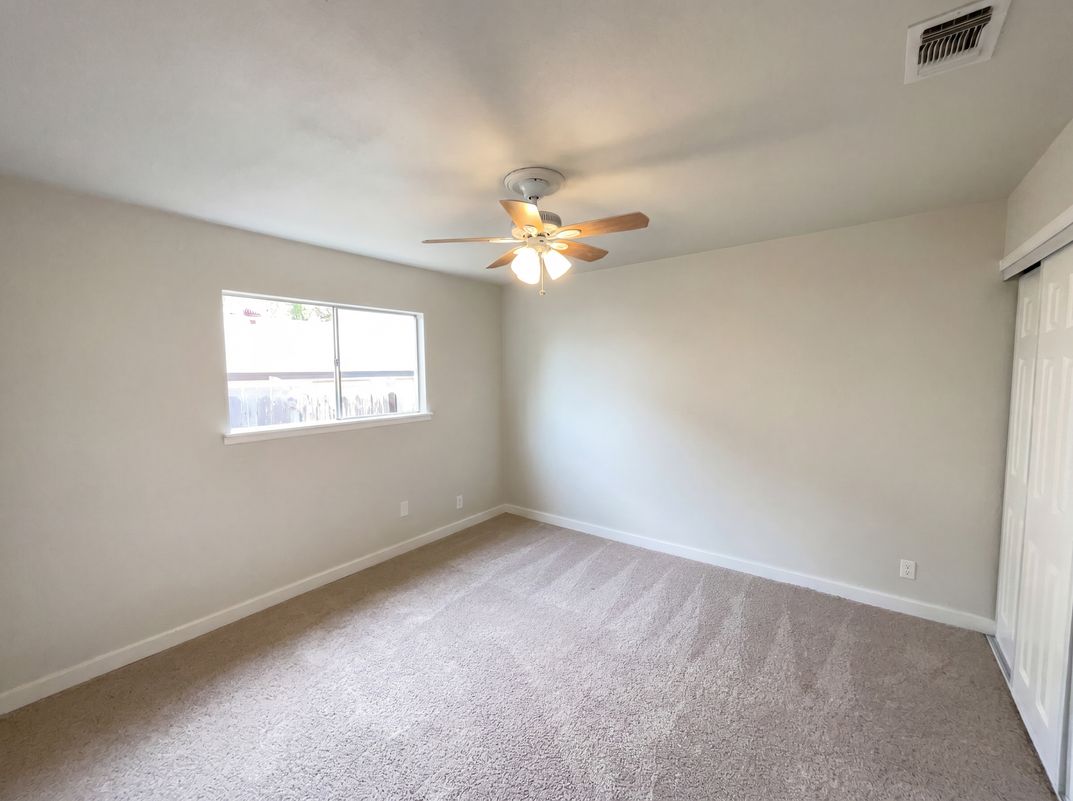 Photo 15 of 19 of 1154 S Ellison Dr, San Antonio, TX