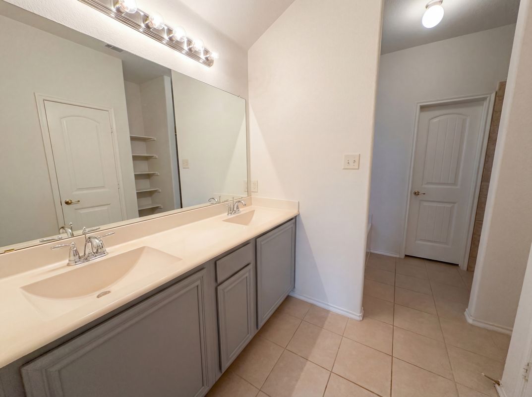 Photo 13 of 24 of 2553 Cumberland Trl, Balch Springs, TX