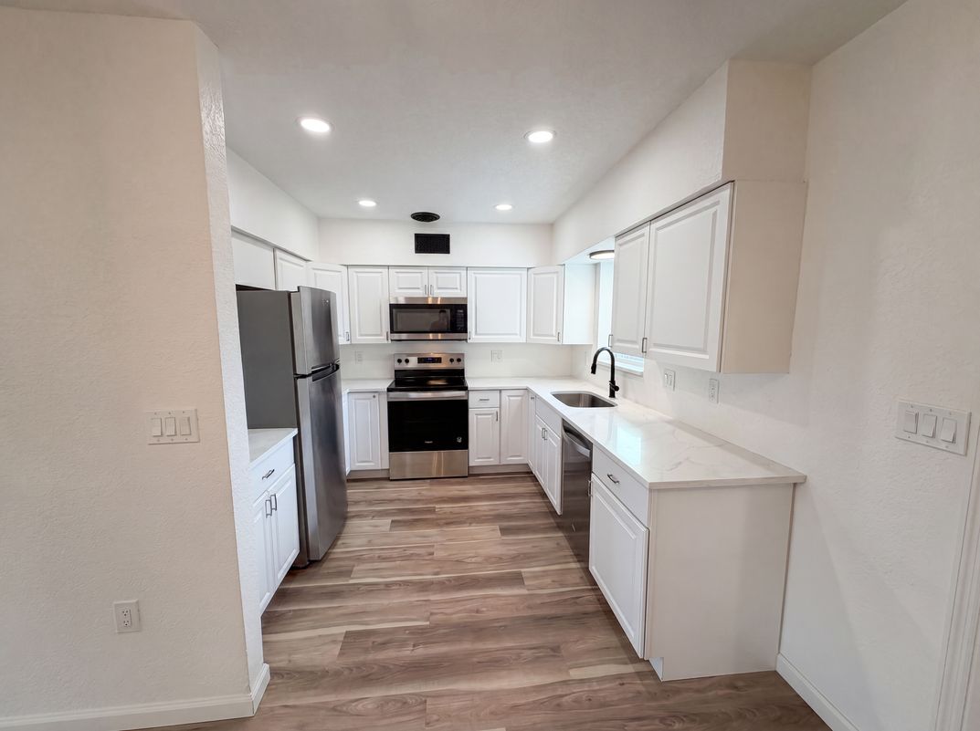 Property photo 2 of 567 Baywood Dr N