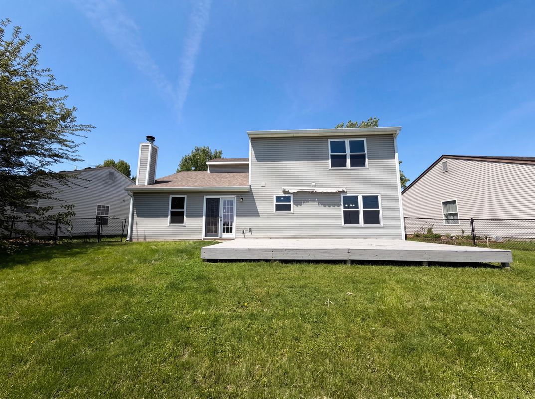 Photo 5 of 28 of 2219 Rolling Oak Dr, Indianapolis, IN