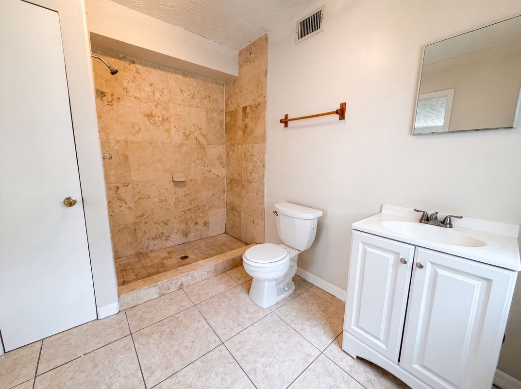 Photo 10 of 20 of 3740 Ballejo Ct W, Jacksonville, FL