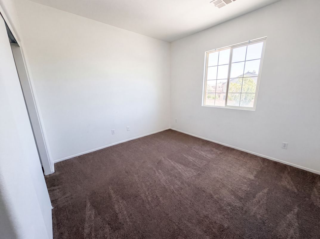 Photo 16 of 28 of 3147 W Lingard St, Lancaster, CA