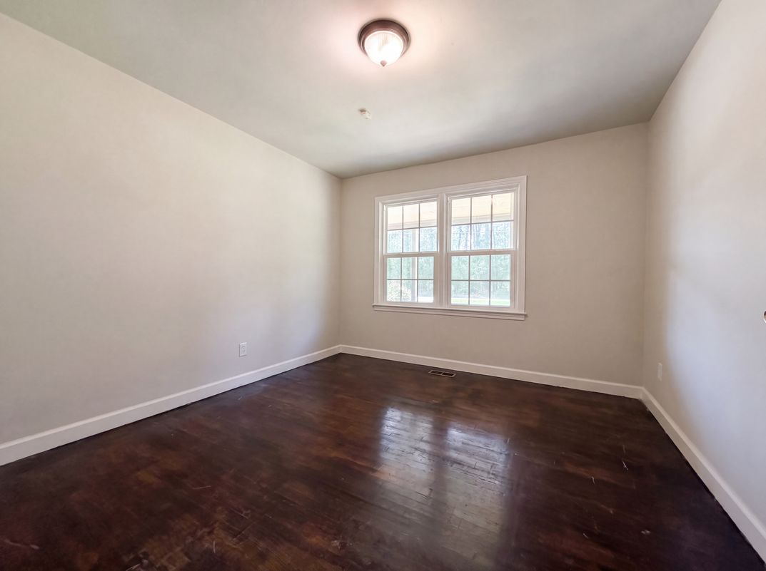 Photo 4 of 19 of 4060 Rosehill Rd, Fayetteville, NC
