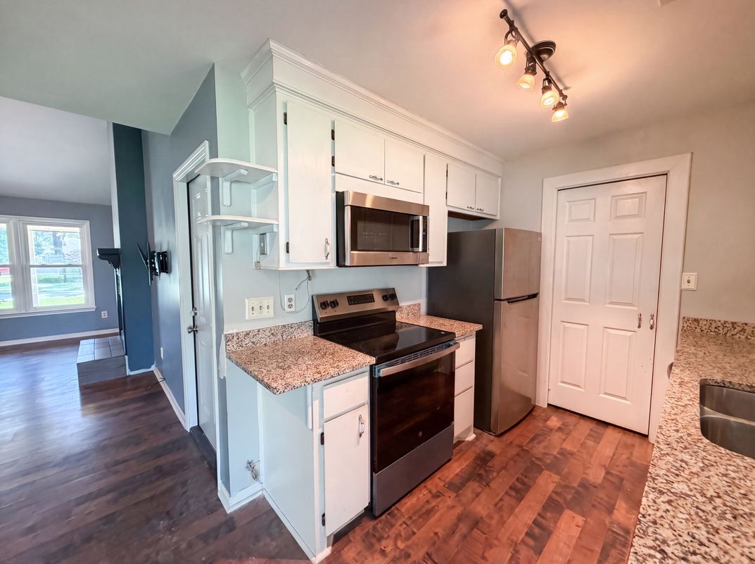 Photo 2 of 18 of 117 Azalea Rd, Goose Creek, SC
