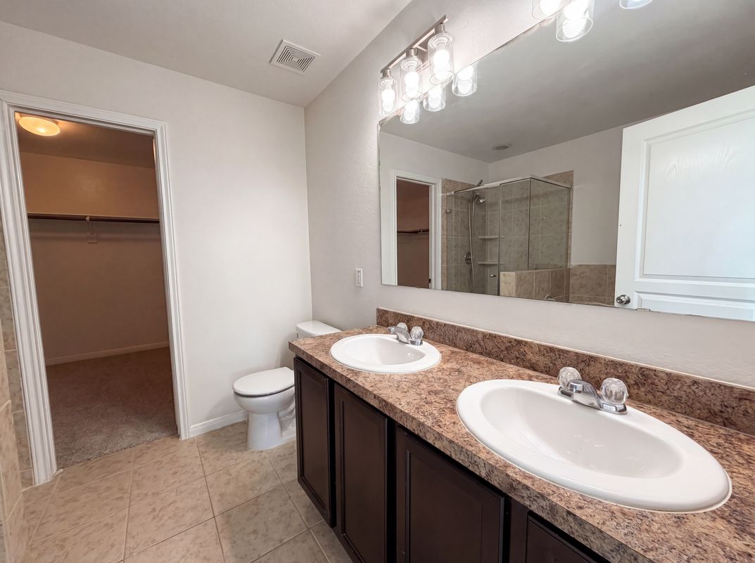 Photo 8 of 20 of 847 Canyon Hill Ln, Rosenberg, TX