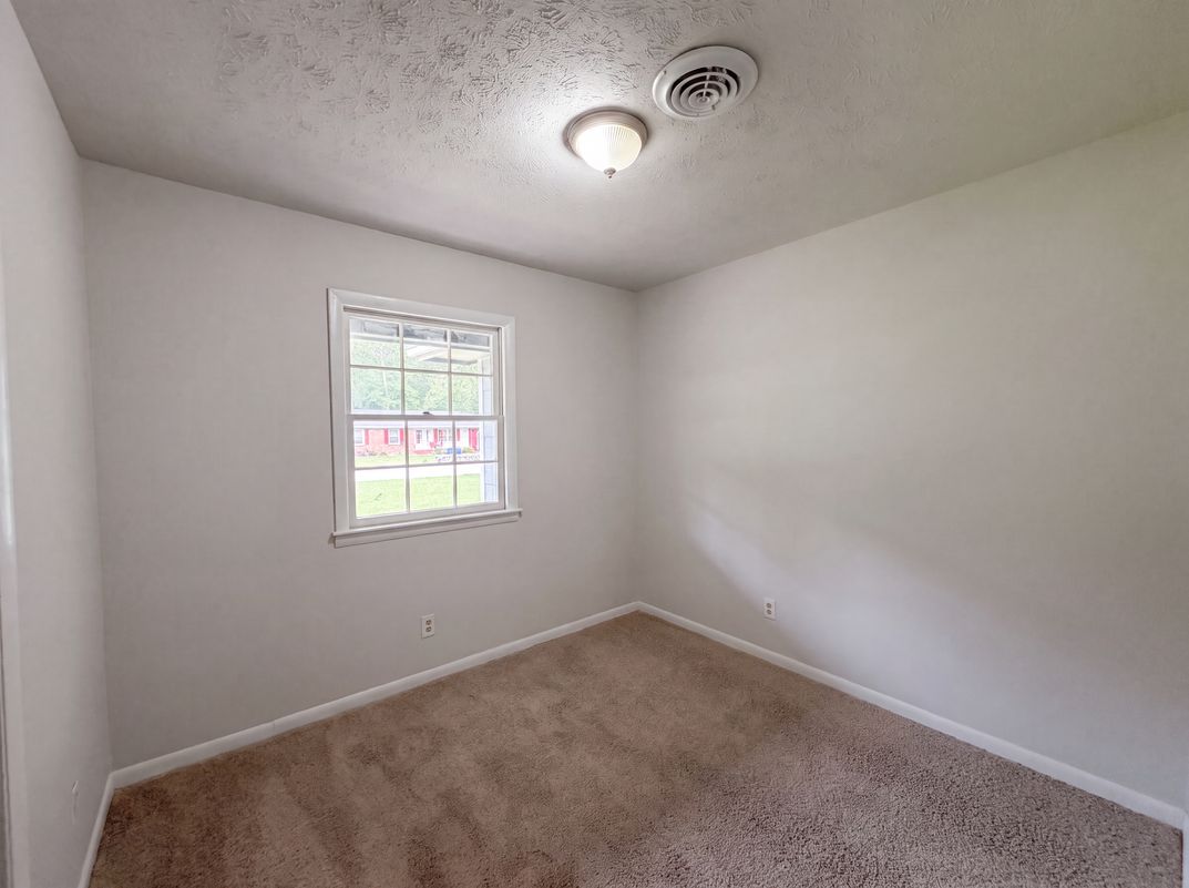 Photo 4 of 16 of 6616 Amanda Cir, Fayetteville, NC