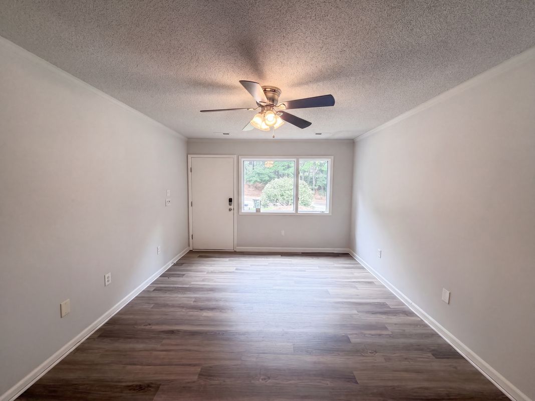 Photo 3 of 16 of 4305 Kaplan Dr, Raleigh, NC