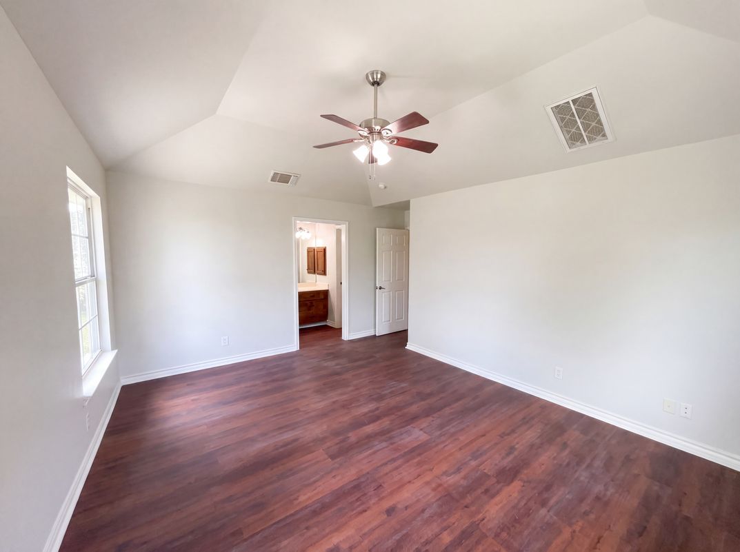 Photo 9 of 22 of 2106 Geneva St, Castroville, TX
