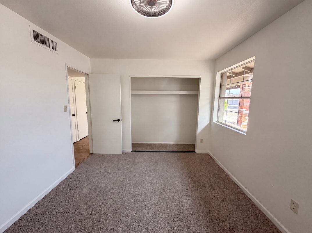 Photo 11 of 26 of 10501 W Loma Ln, Peoria, AZ