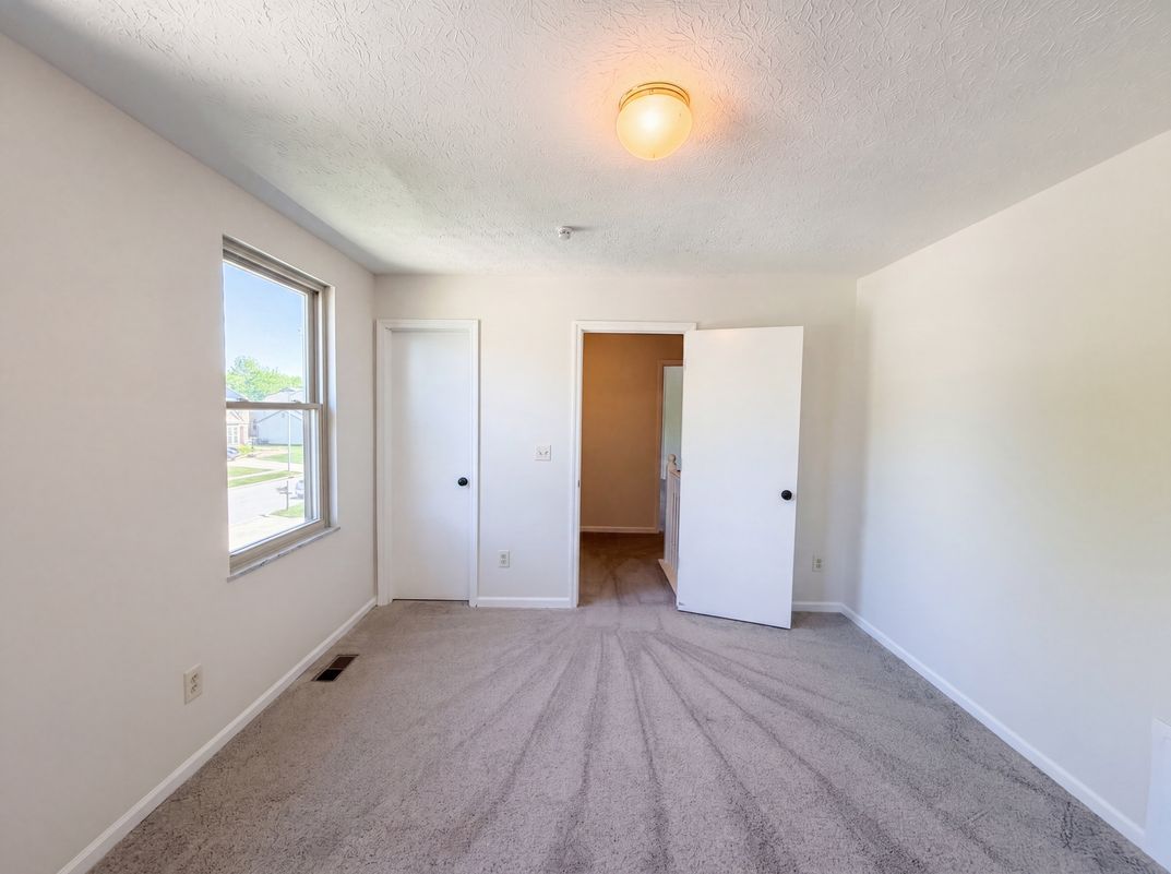 Photo 14 of 29 of 4976 Vicksburg Ln, Hilliard, OH