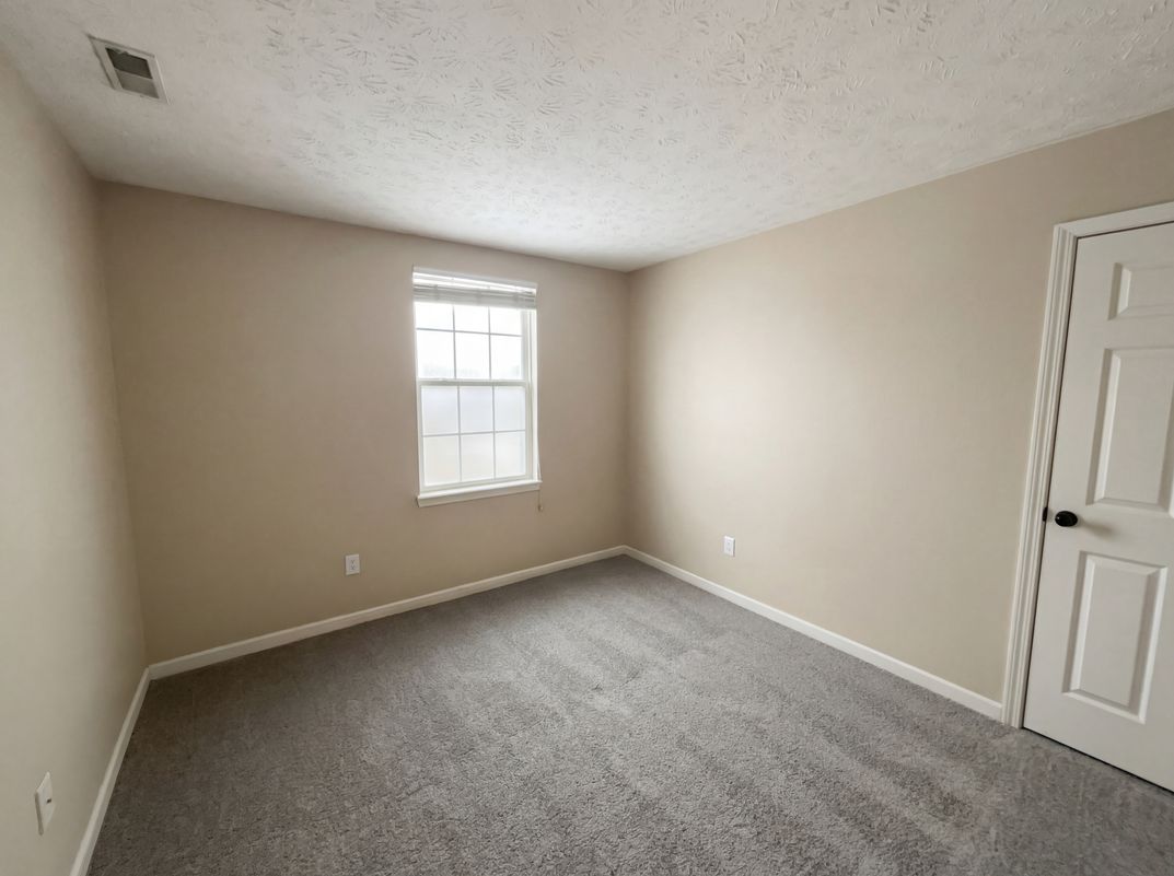 Photo 14 of 21 of 5259 Baysdon Cir, Indianapolis, IN