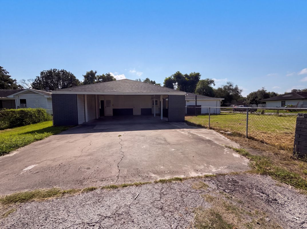 Photo 16 of 17 of 118 S Ringgold St, West Columbia, TX