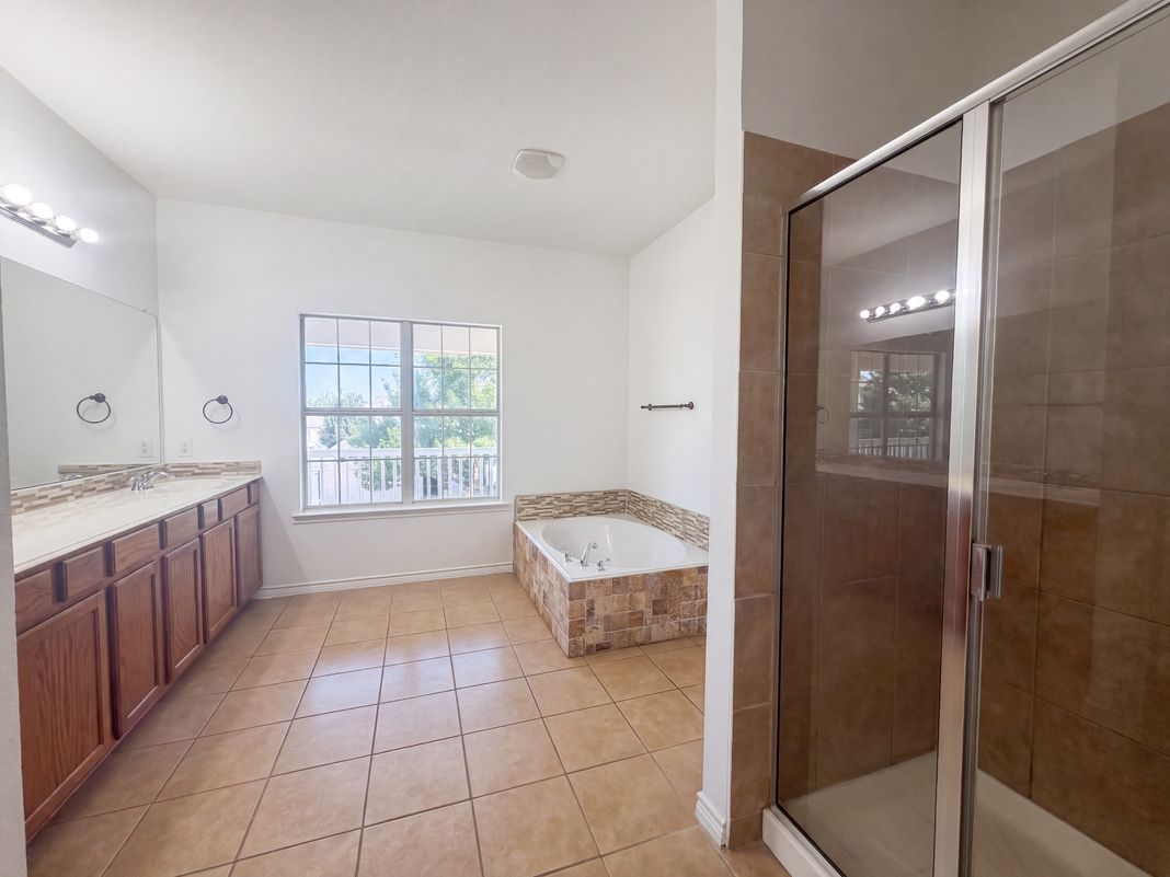 Photo 11 of 20 of 1232 Spanish Moss Dr, Savannah, TX