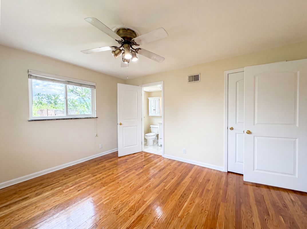 Photo 16 of 31 of 10489 Cinderella Dr, Montgomery, OH