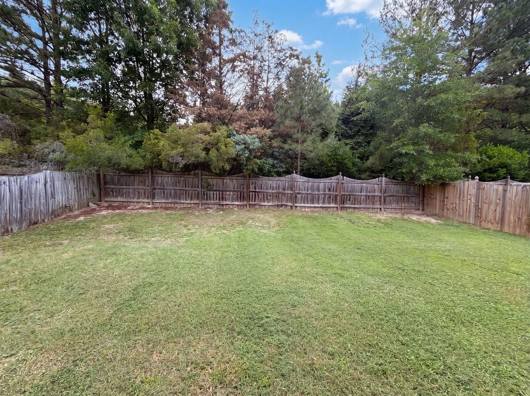 Photo 6 of 19 of 1812 Devonridge Dr, Fuquay Varina, NC
