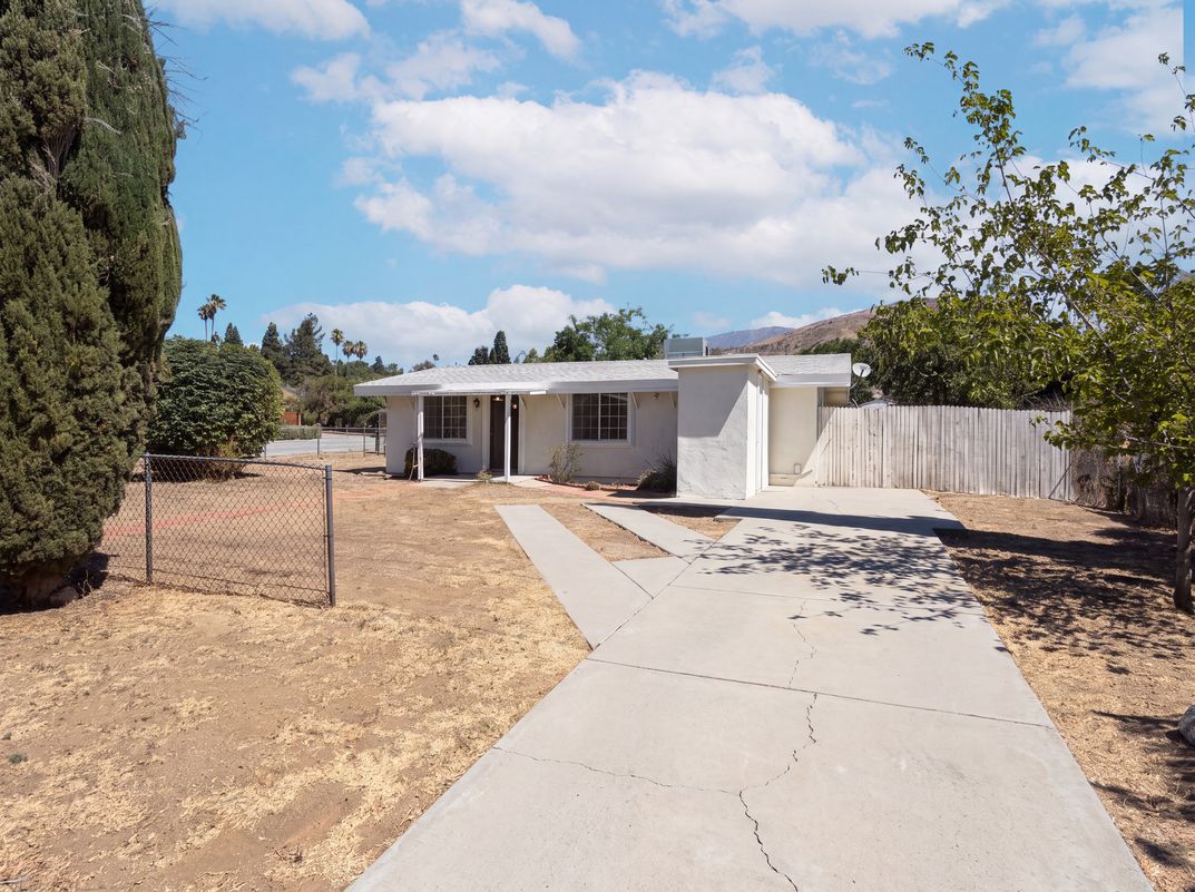 Photo 17 of 21 of 415 E Indian School Ln, Banning, CA