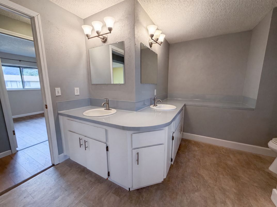 Photo 14 of 22 of 11530 SW Tigard Dr, Portland, OR