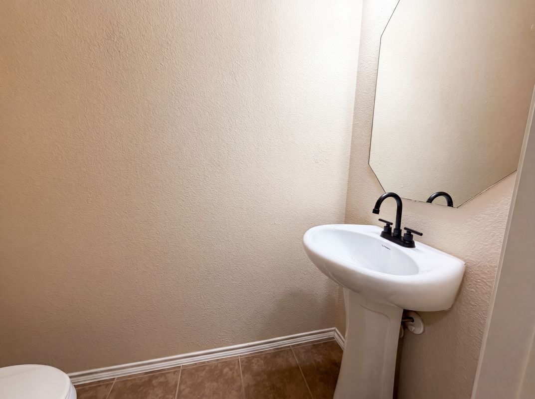 Photo 12 of 17 of 1404 Claire Ln, Royse City, TX