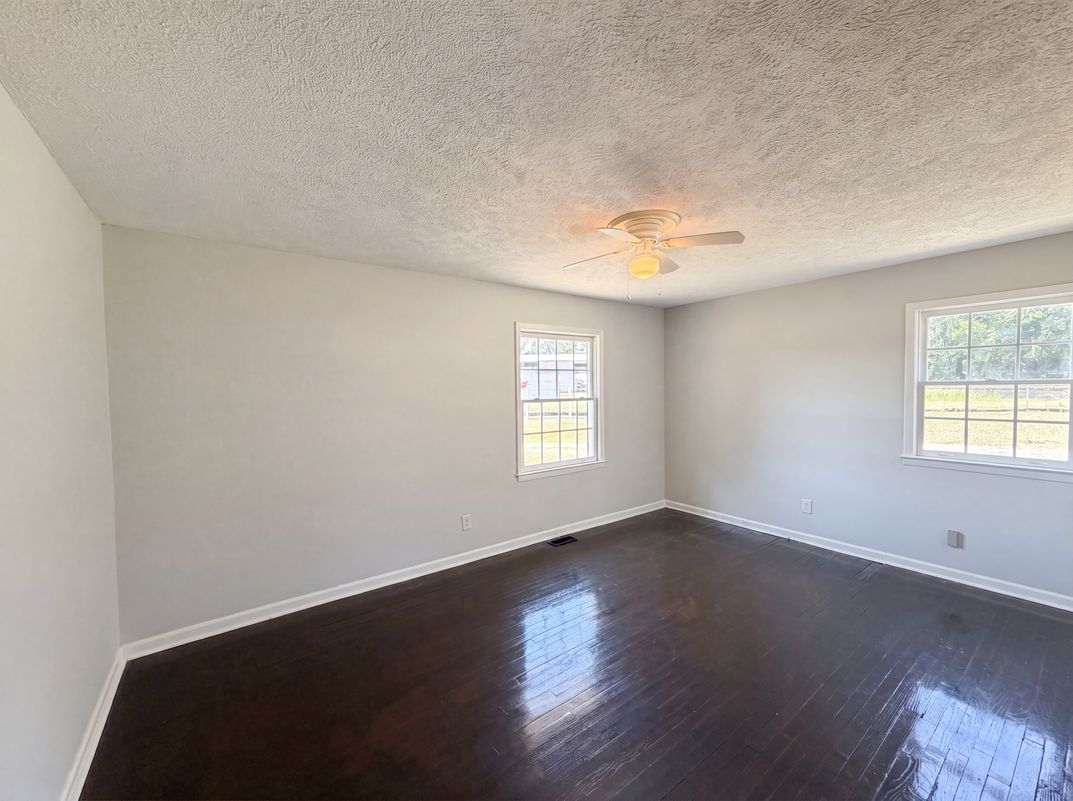 Photo 11 of 17 of 5416 Shipman Rd, Hope Mills, NC